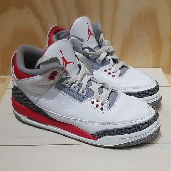 Nike Air Jordan 3 Retro Fire Red Size Wmn's size 7 1/2
EU 38.5 - Picture 1 of 9